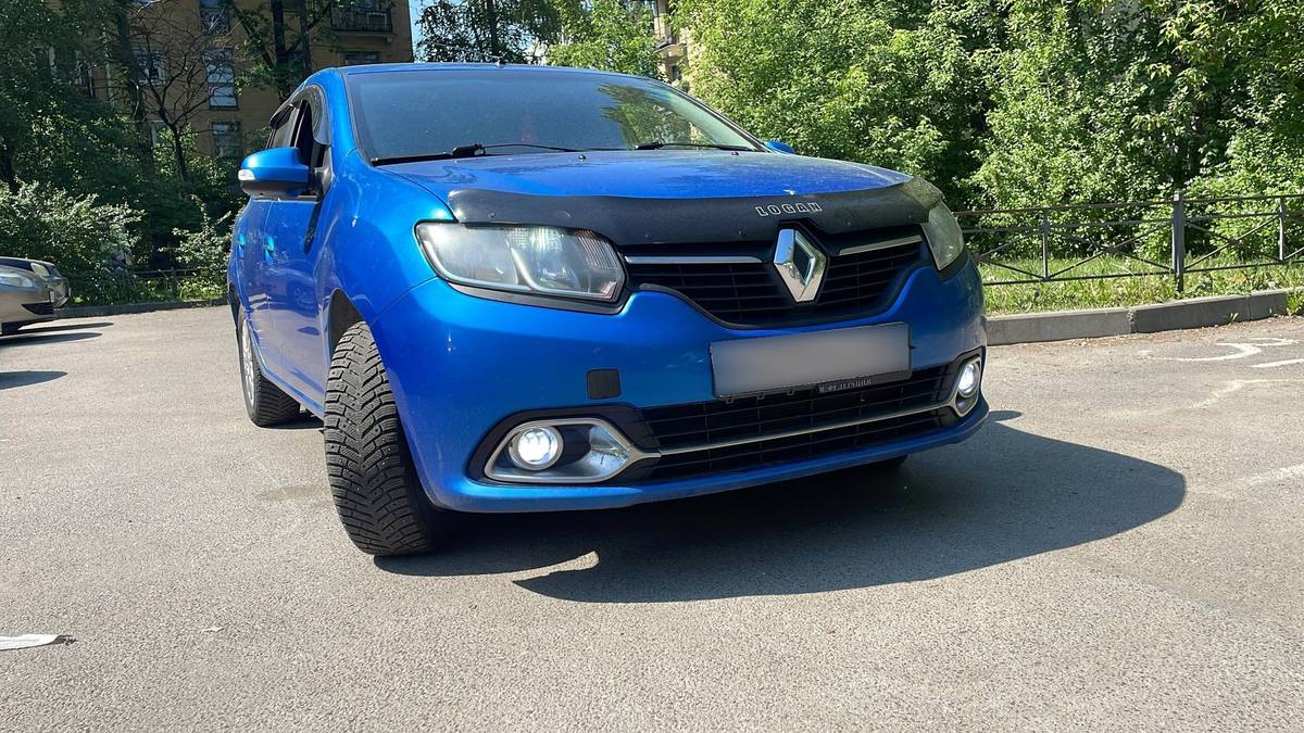 Купить Renault Logan II седан, 2018 года, цвет: Синий, за 650000 руб. в  Санкт-Петербурге